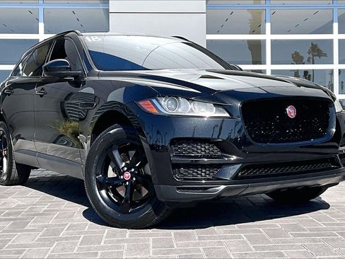 Used 2018 Jaguar F-PACE Premium image 3