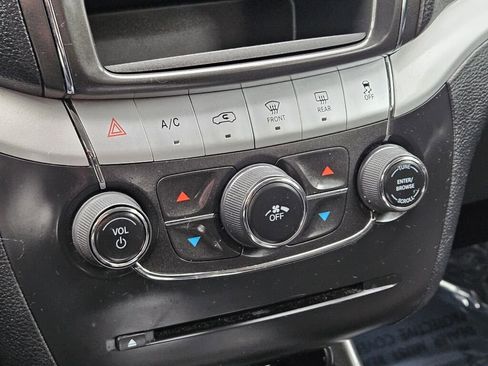 Used 2020 Dodge Journey SE w/ SE Popular Equipment Group image 7