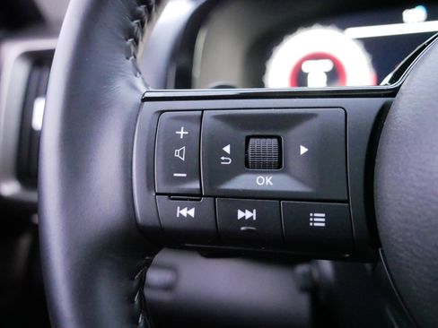 Certified 2025 Nissan Pathfinder Platinum w/ Cargo Package image 28