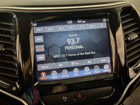 Used 2019 Jeep Cherokee Limited AWD/4WD image 16
