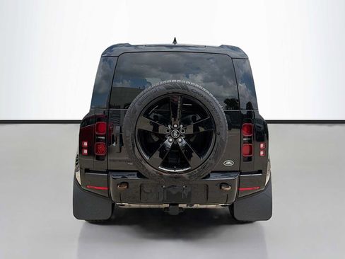 Certified 2022 Land Rover Defender 110 X-Dynamic HSE AWD/4WD image 4