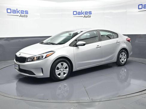 Used 2017 Kia Forte LX FWD image 4