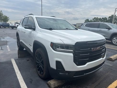 Used 2023 GMC Acadia SLE w/ Driver Convenience Package FWD image 3