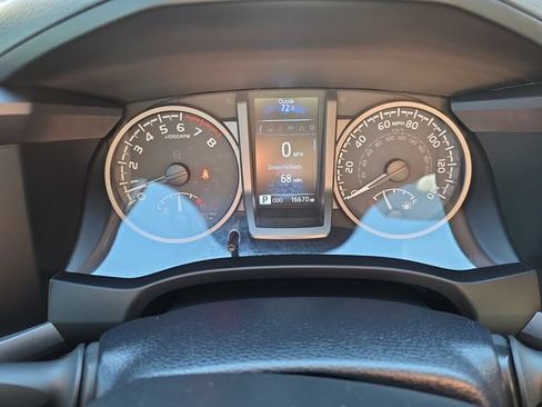 Used 2022 Toyota Tacoma TRD Off-Road w/ TRD Premium Off Road Package AWD/4WD image 21