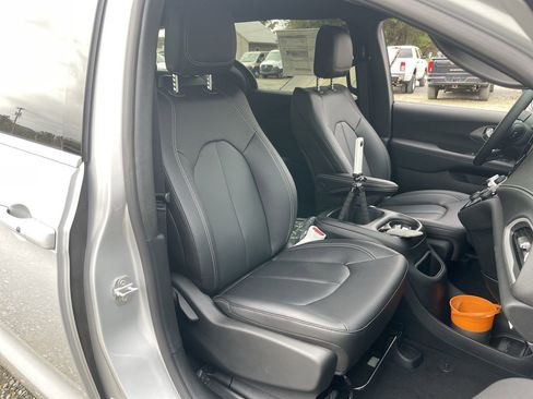 New 2026 Chrysler Pacifica Select image 24