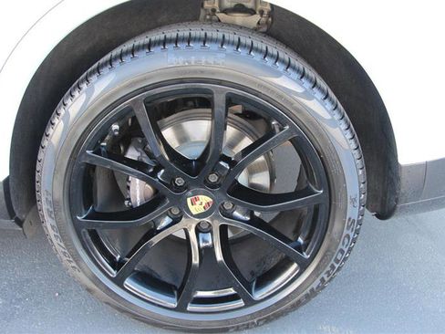 Used 2020 Porsche Cayenne image 32