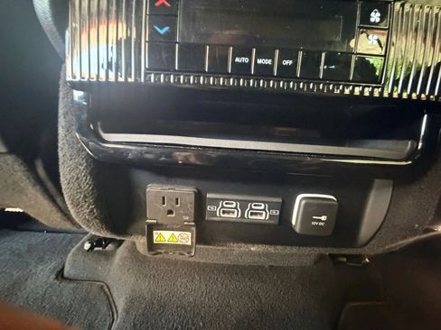 Used 2024 Jeep Wagoneer L Series II RWD image 29
