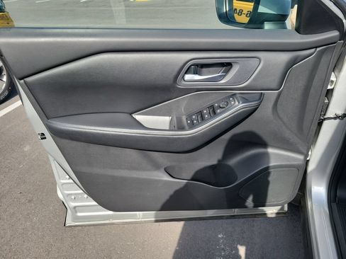 Used 2024 Nissan Rogue SV AWD/4WD image 26
