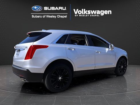 Used 2018 Cadillac XT5 Premium Luxury FWD image 9
