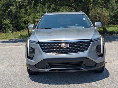 Used 2025 Cadillac XT4 Premium Luxury FWD image 8