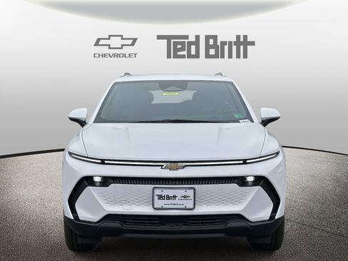 New 2026 Chevrolet Equinox EV LT image 2