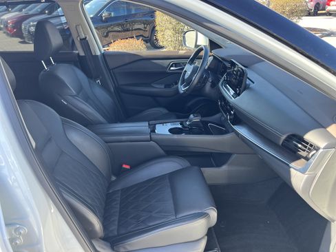 Certified 2023 Nissan Rogue Platinum w/ Platinum Premium Package image 17