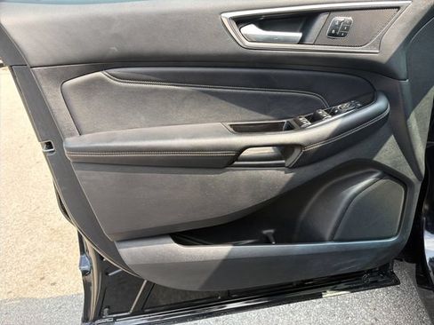 Used 2016 Ford Edge Titanium w/ Equipment Group 301A AWD/4WD image 12