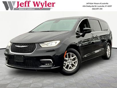 Used 2025 Chrysler Pacifica Select