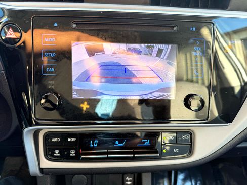 Used 2019 Toyota Corolla LE image 12