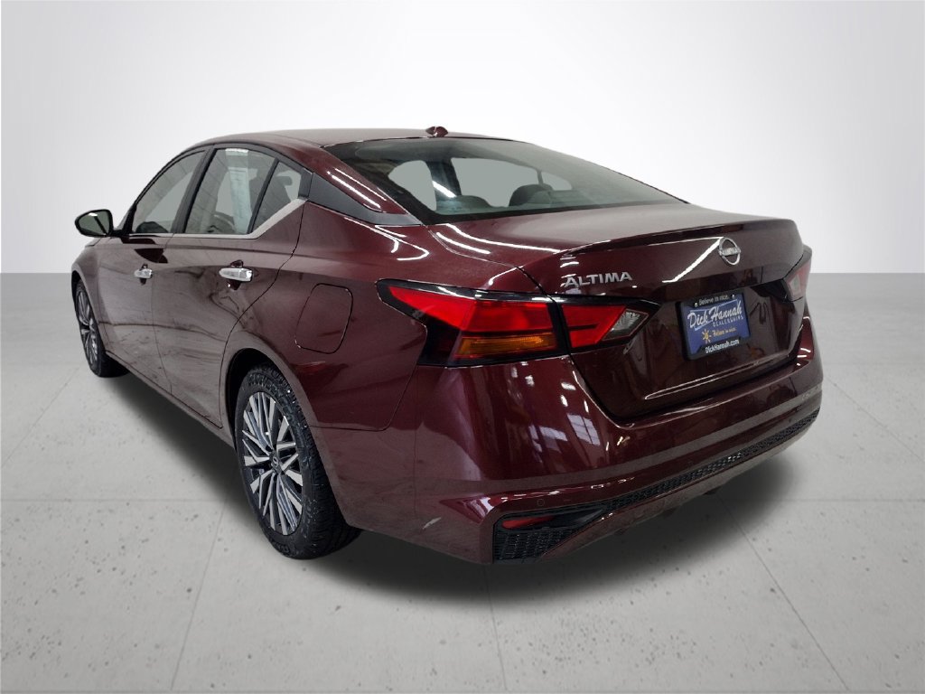 Used 2025 Nissan Altima 2.5 SV FWD image 11
