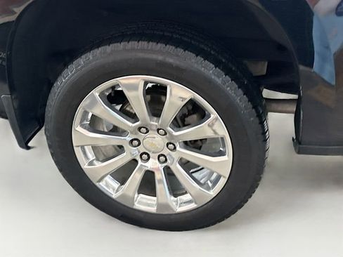 Used 2021 Chevrolet Silverado 1500 High Country w/ Technology Package image 32