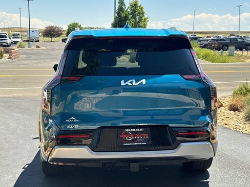 Used 2024 Kia EV9 Land w/ Towing Package AWD/4WD image 7