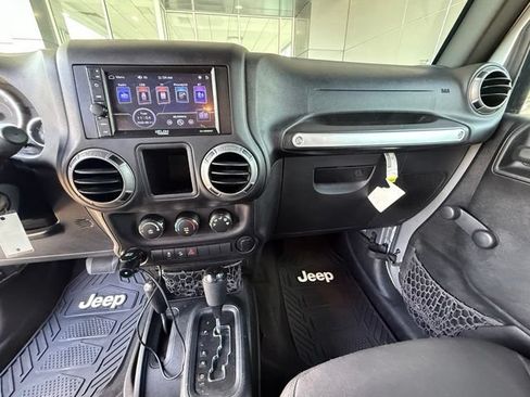 Used 2017 Jeep Wrangler Sport AWD/4WD image 19