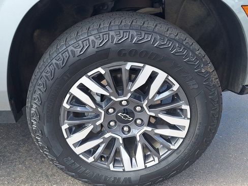 Used 2025 Chevrolet Tahoe Z71 AWD/4WD image 33