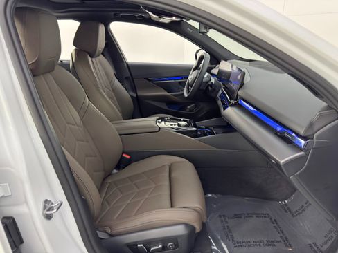 Used 2024 BMW i5 eDrive40 w/ M Sport Package image 16