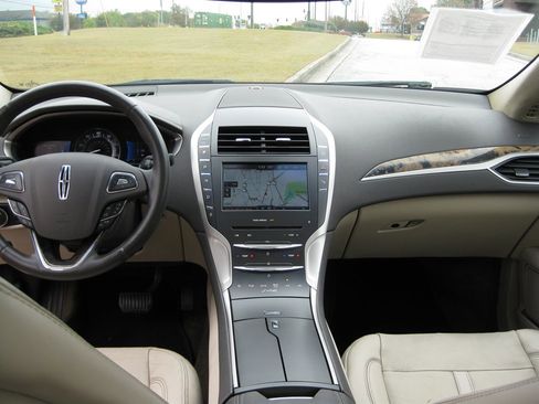 Used 2016 Lincoln MKZ Hybrid With Sunroof w/ Equipment Group 600A Reserve image 27