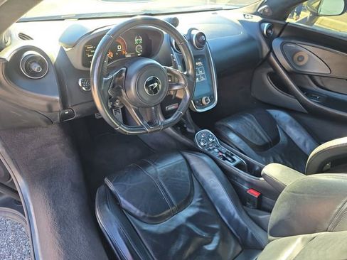 Used 2020 McLaren 570S Spider image 15