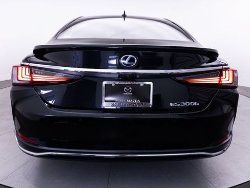 Used 2020 Lexus ES 300h w/ Premium Package FWD image 18