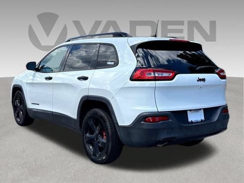 Used 2018 Jeep Cherokee Latitude w/ Altitude Package FWD image 13