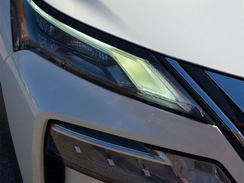 Used 2021 Nissan Rogue SV image 9