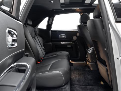 Used 2015 Rolls-Royce Ghost image 25