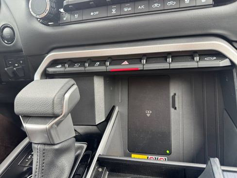 Used 2025 Toyota Tundra Platinum AWD/4WD image 25