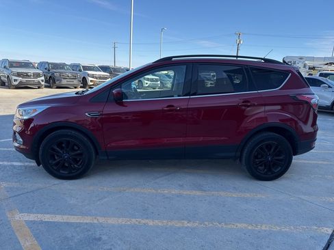 Used 2017 Ford Escape SE w/ Equipment Group 201A image 6