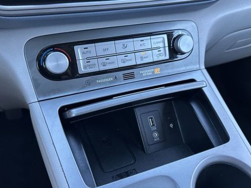 Used 2021 Hyundai Kona Limited image 33