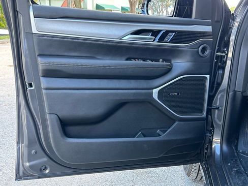 New 2026 Jeep Grand Wagoneer L image 23