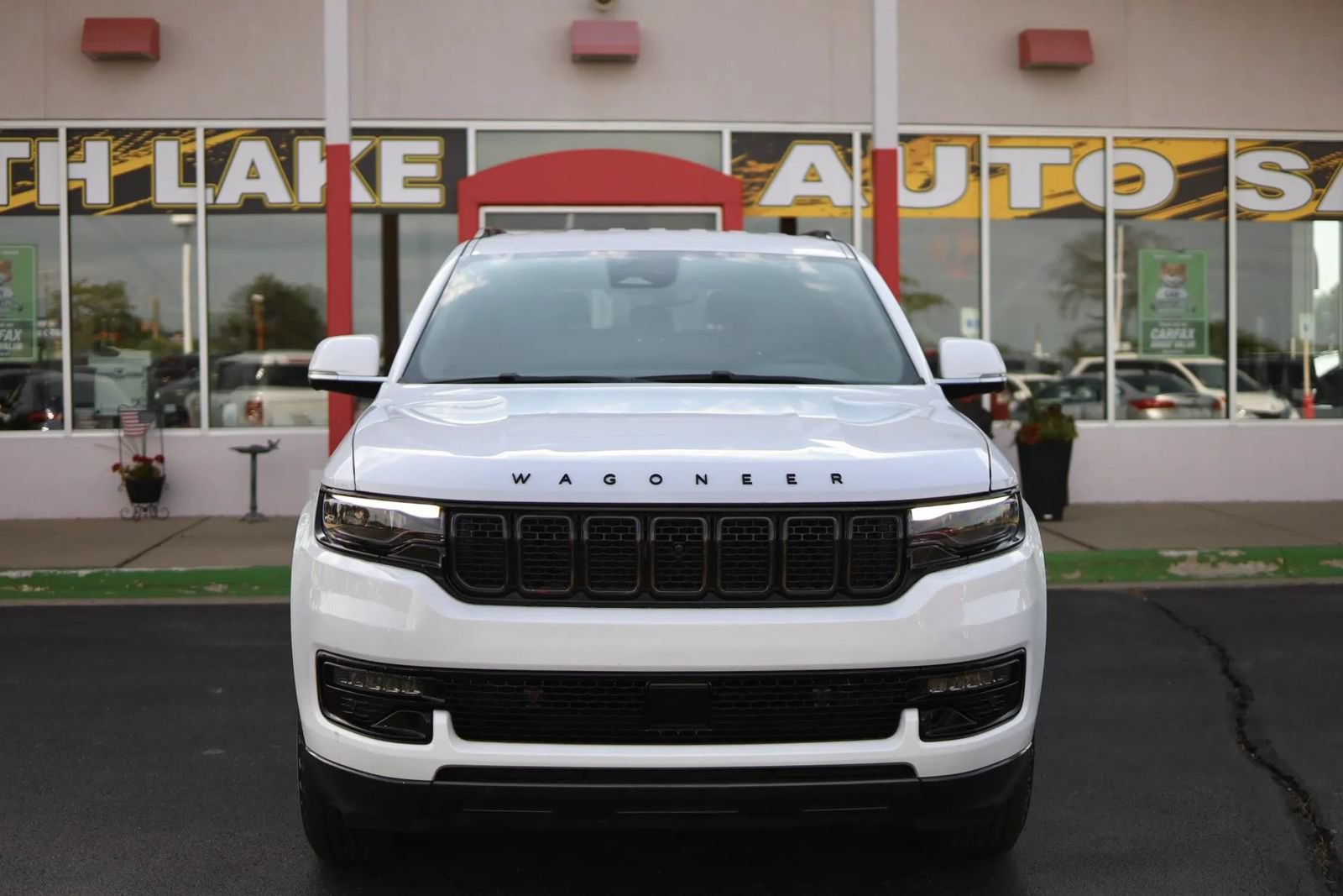 Used 2022 Jeep Wagoneer Series I w/ Convenience Group I AWD/4WD image 2