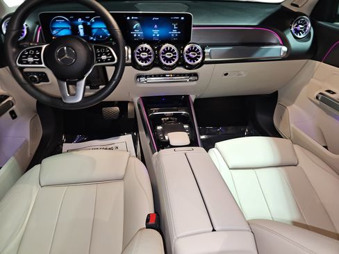 Used 2021 Mercedes-Benz GLB 250 4MATIC image 9