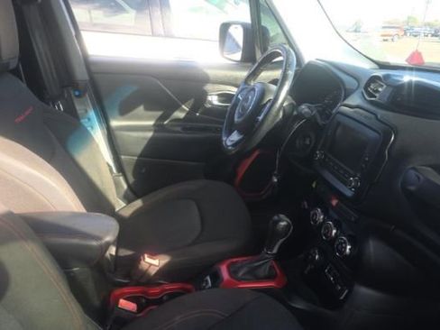 Used 2017 Jeep Renegade Trailhawk AWD/4WD image 5