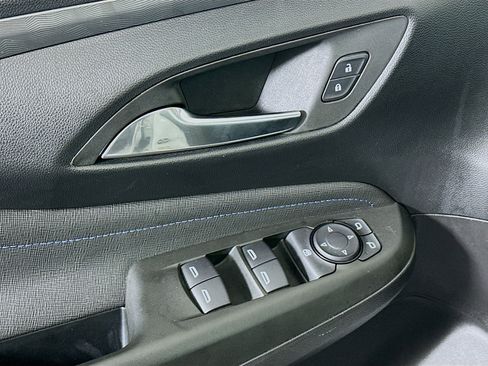 Used 2025 Buick Envista Sport Touring image 16