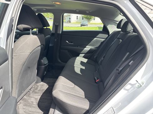 Used 2025 Hyundai Elantra SEL FWD image 14