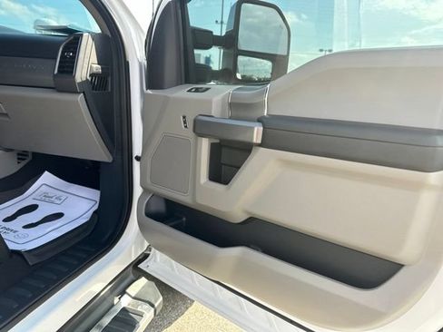 Used 2022 Ford F250 XLT w/ XLT Premium Package AWD/4WD image 11