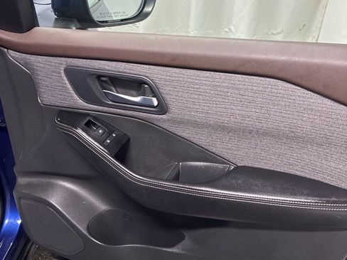 Used 2023 Nissan Rogue SV image 28