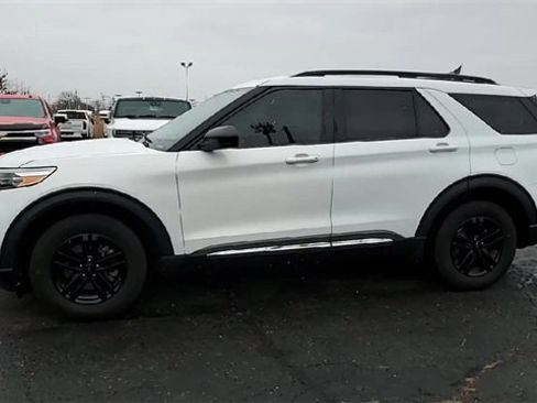 Used 2021 Ford Explorer XLT w/ Equipment Group 202A image 5