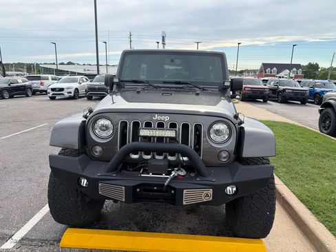 Used 2017 Jeep Wrangler Unlimited Sahara w/ Max Tow Package AWD/4WD image 2