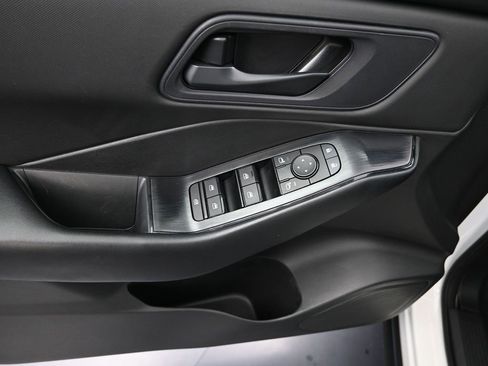 Used 2024 Nissan Rogue S image 12