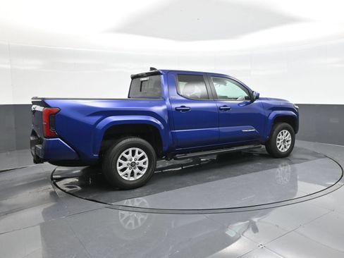 Used 2025 Toyota Tacoma SR5 w/ SR5 Upgrade Package AWD/4WD image 15