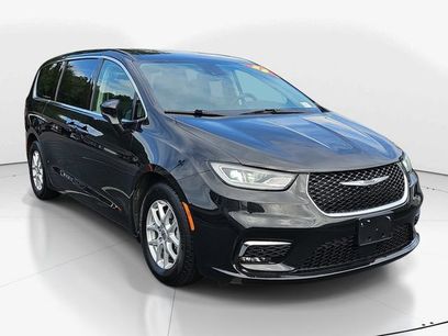Used 2023 Chrysler Pacifica Touring-L
