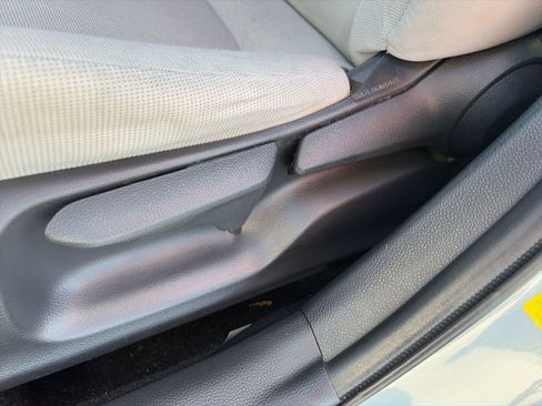 Used 2020 Toyota Corolla LE image 14