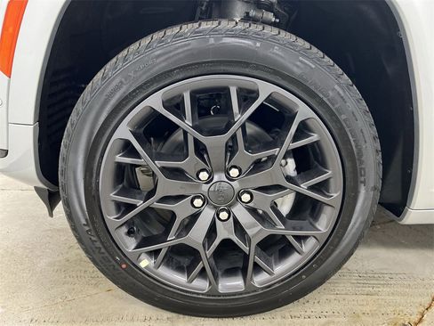 Used 2023 Jeep Grand Cherokee L Summit image 27