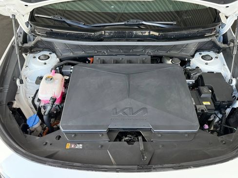 Certified 2023 Kia Niro Wind w/ Wind Preserve Package FWD image 11